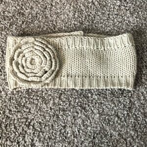 🎀 J. Crew Sweater Material With Flower Ear Warmer‎